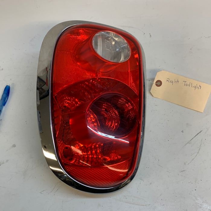 MINI R60 Countryman Right/Passenger Side Rear Tail Light W/Trim 9808152