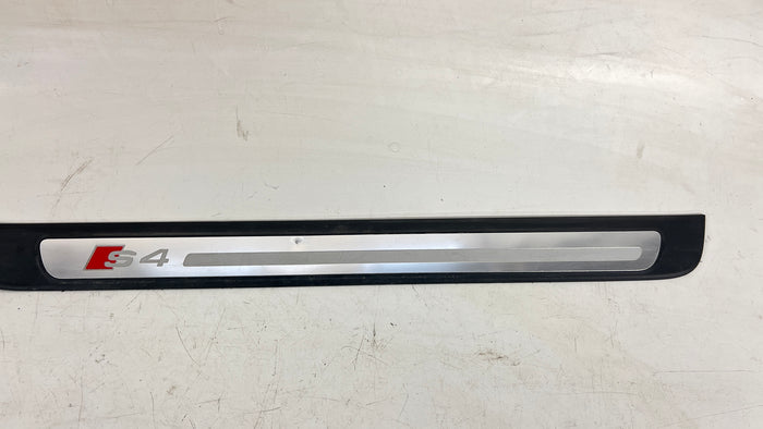 AUDI B8/8K S4 DOOR SILL TRIM FRONT RIGHT 8K0853374