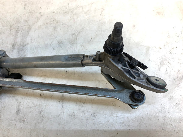 BMW E92 E93 E90 M3 Windshield Wiper Linkage/Motor 7161711