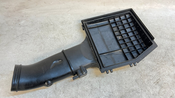 BMW E92 E93 E90 335xi 335i N55 Engine Air Intake Filter Housing Top 70373005
