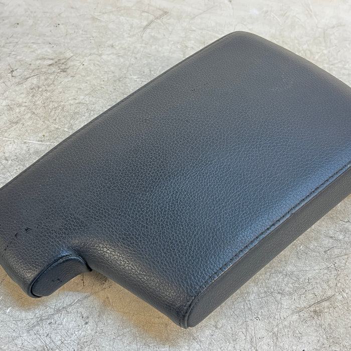 BMW E92 E93 E90 E91 3 Series Black Leather Center Console Armrest 7147208 *DAMAGED*