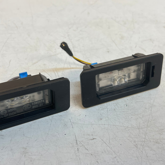 BMW F32 LICENSE PLATE LIGHT PAIR 7193293