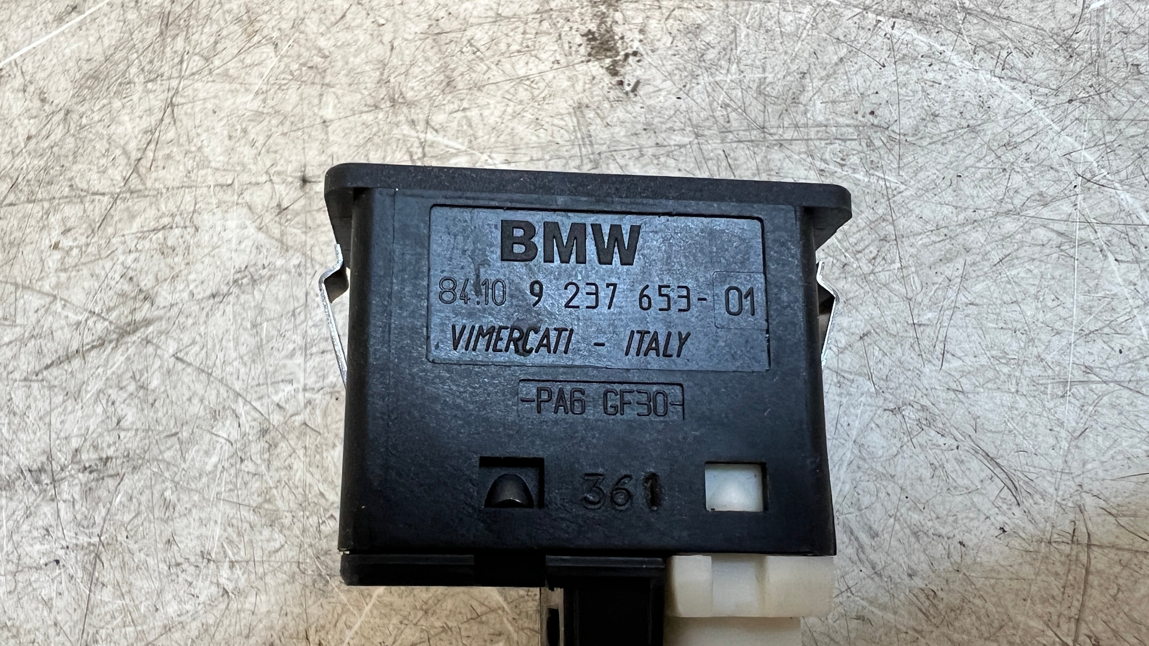 Genuine BMW USB Aux-in Jack - E90/E92, E60 & More - 84109237653