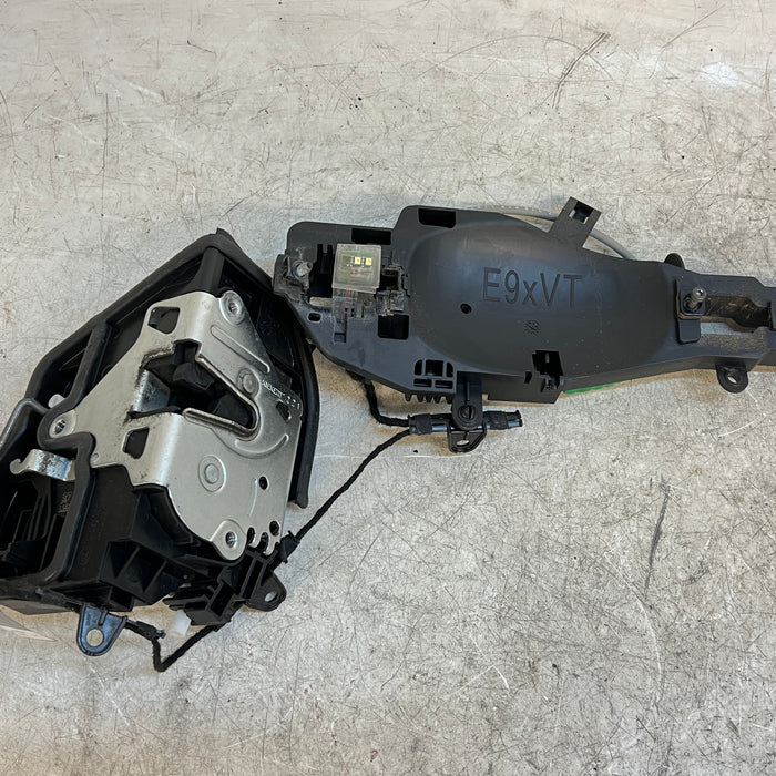 BMW E92 335xi 328xi M3 Right/Passenger Side Door Lock Actuator & Handle Carrier 7229458