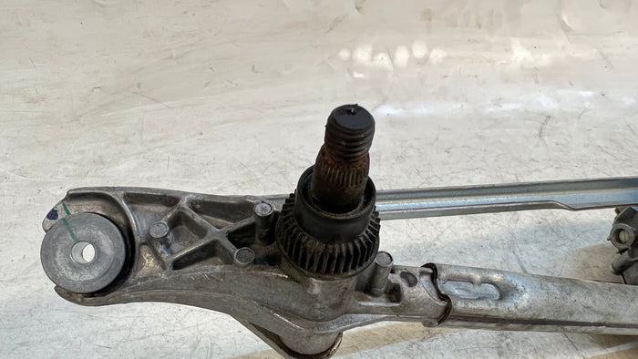BMW E90 E91 E92 E93 3 Series Wiper Linkage W/Motor 61617161711/6978263