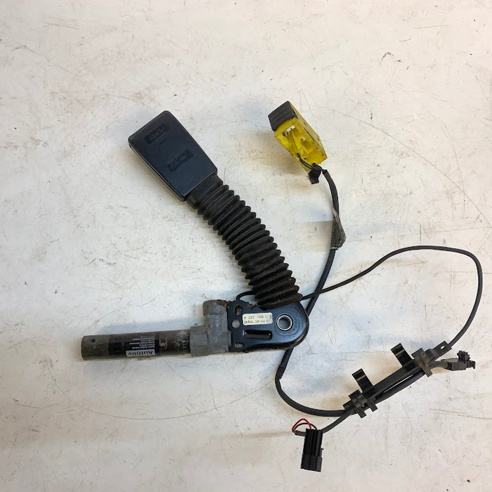 BMW E46 Front Left Seatbelt Buckle Tensioner 8257789