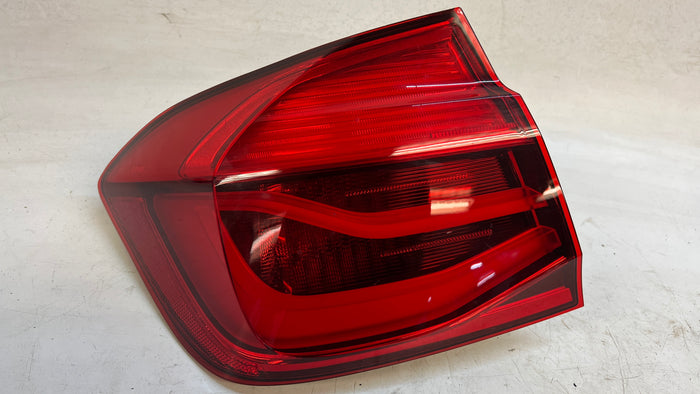 BMW F30 3 Series LCI Tail Light Set 7369115 / 7369116 / 7369121 / 7369122 *NOTE*