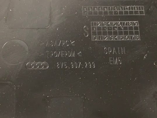 Audi 8V RS3 Interior Rear View Mirror Cover Trim Black 8V5907299 *Damaged*