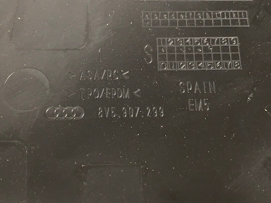 Audi 8V RS3 Interior Rear View Mirror Cover Trim Black 8V5907299 *Damaged*