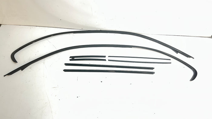 BMW E82 1 Series Shadowline/Gloss Black Window Trim Set 51132996901 / 51132996902