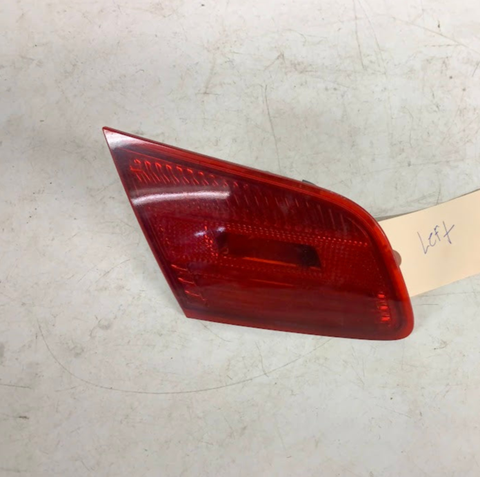 BMW E92 328i 335i M3 Pre-LCI Left Inner Trunk Tail Light 63217162299