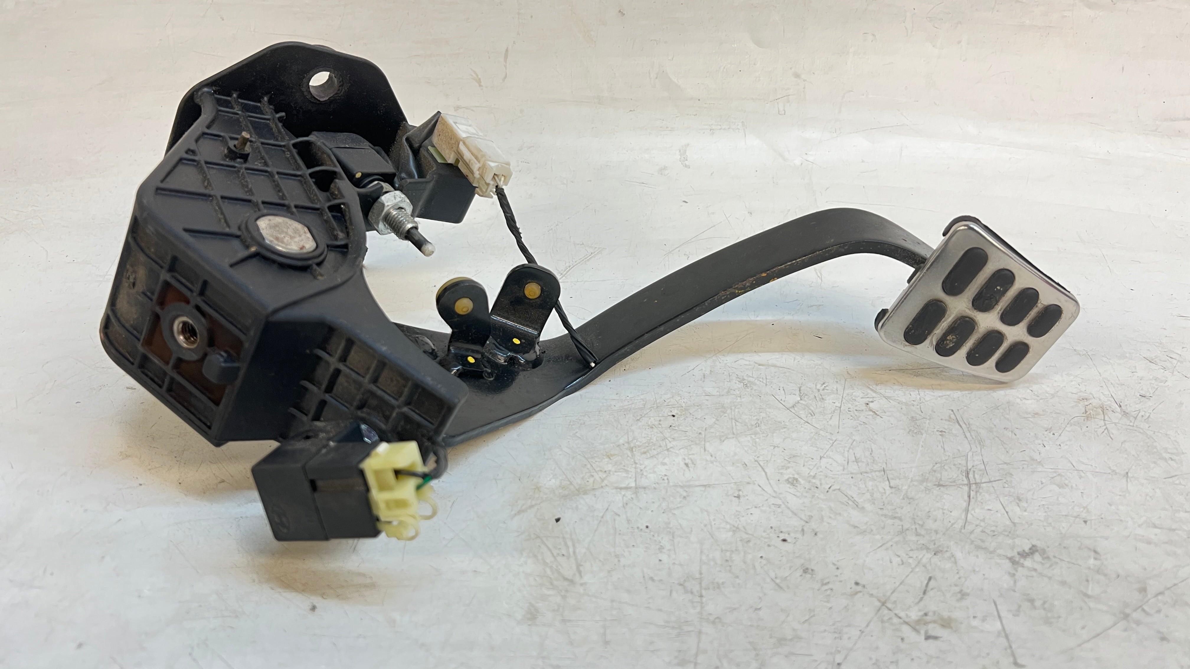 HYUNDAI BK1 GENESIS COUPE CLUTCH PEDAL – Proper Parts Co