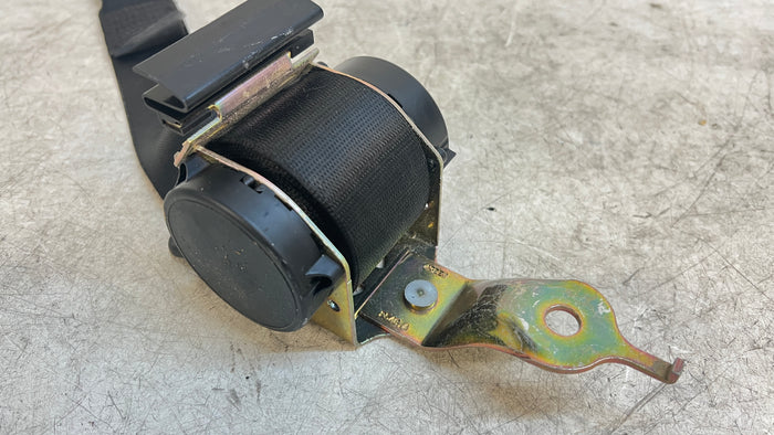BMW E46 3 Series Sedan Coupe Rear Center Seatbelt 8201025