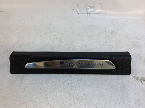 2019 Alfa Romeo 952 Giulia Ti Left/Driver Side Front Door Sill Trim 156107575