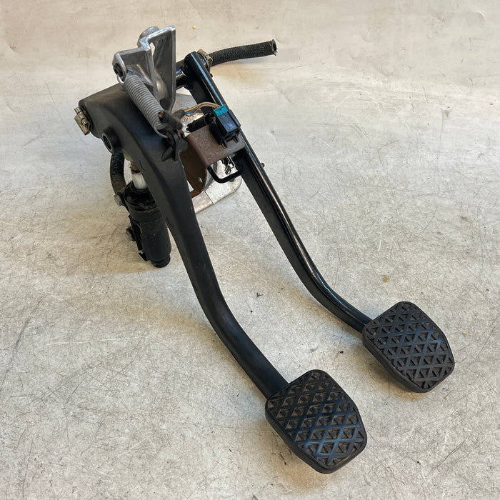 BMW E46 3 Series Manual Transmission Clutch/Brake Pedal Assembly 2229128