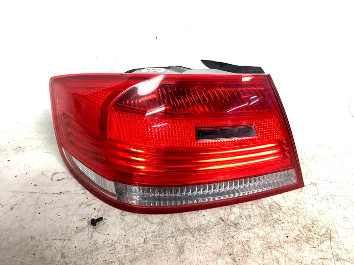 BMW E92 335i 328i M3 Pre-LCI Left Outer Quarter Panel Tail Light 7174407