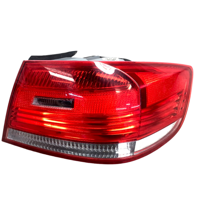 BMW E92 335i 328i M3 Pre-LCI Right Outer Quarter Panel Tail Light 7174404