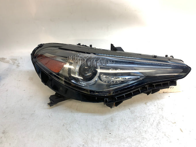 2019 Alfa Romeo 952 Giulia Ti Right/Passenger Side Xenon Headlight 50557098 *DAMAGED*