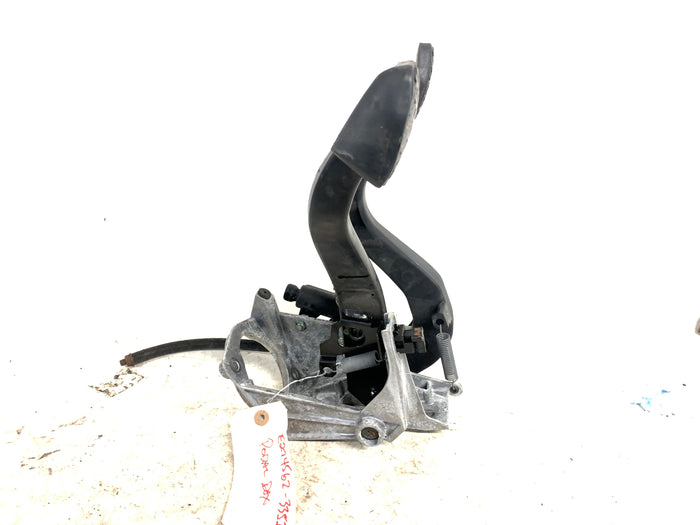 BMW E92 E91 E90 E93 3 Series Manual Transmission Clutch & Brake Pedal Assembly 6761310