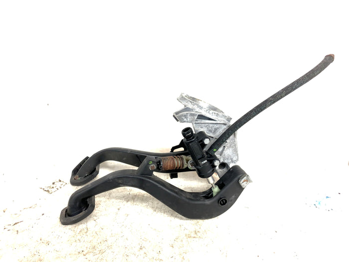 BMW E92 E91 E90 E93 3 Series Manual Transmission Clutch & Brake Pedal Assembly 6761310