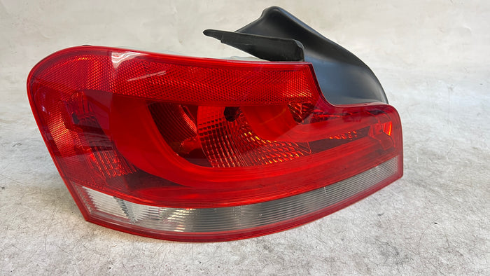 BMW E82/E88 1 Series LCI Tail Light Driver Side/Left 63217273427 *NOTE*