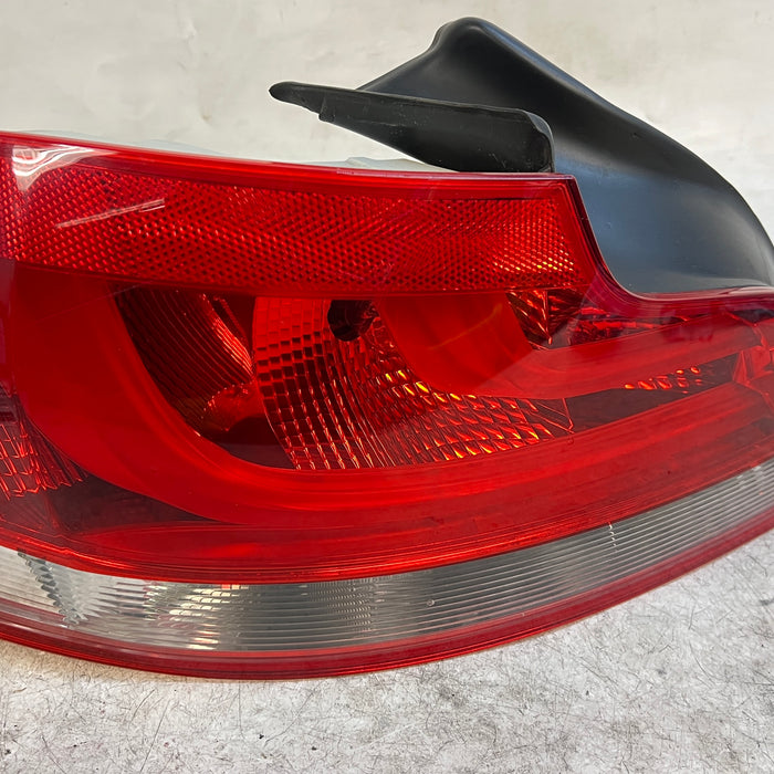 BMW E82/E88 1 Series LCI Tail Light Driver Side/Left 63217273427 *NOTE*