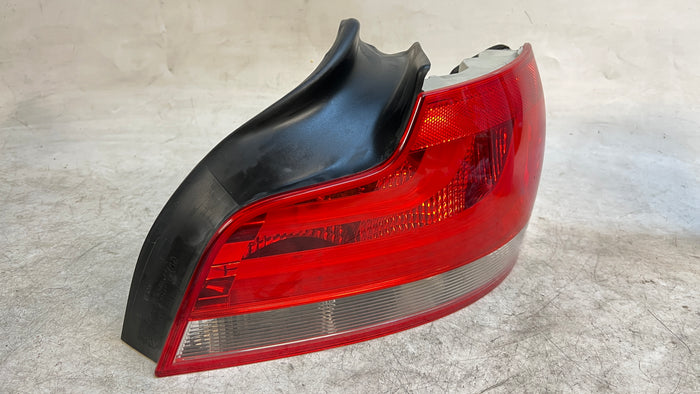 BMW E82/E88 1 Series LCI Tail Light Passenger Side/Right 63217273428 *NOTE*