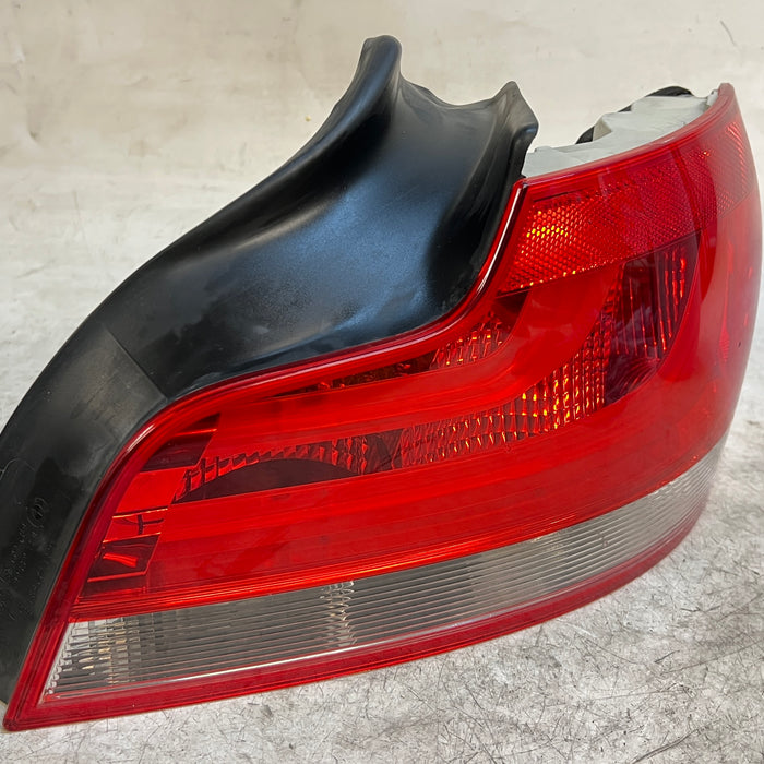 BMW E82/E88 1 Series LCI Tail Light Passenger Side/Right 63217273428 *NOTE*