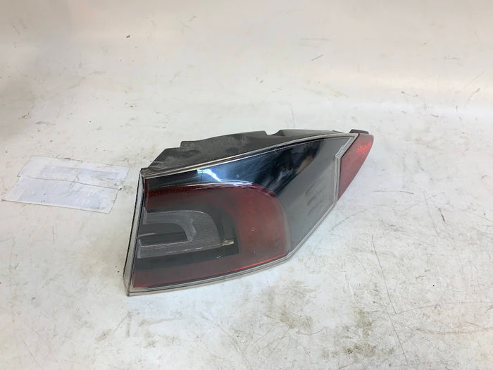 Tesla Model S Right/Passenger Side Outer Tail Light 6005919-00-E *DAMAGED*