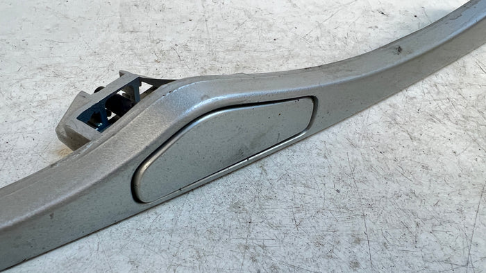 BMW E46 SEDAN/WAGON FACELIFT HEADLIGHT TRIM RIGHT - TITANIUM SILVER (354)