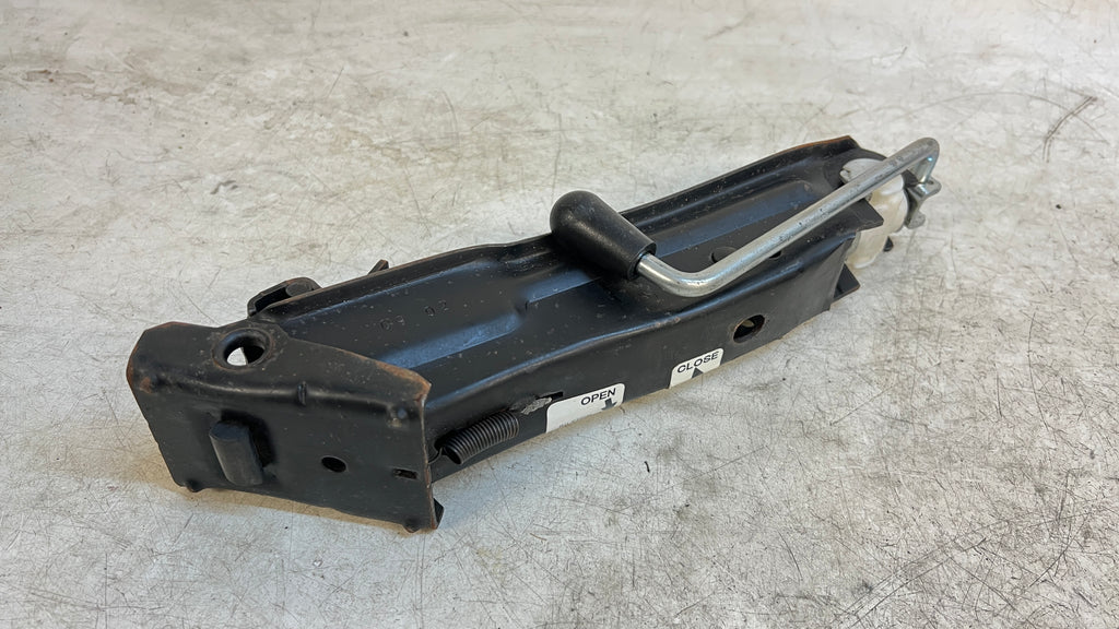 MINI R53 Cooper S Emergency Jack W/Lug Wrench & Tow Hook 71116762180/7 ...