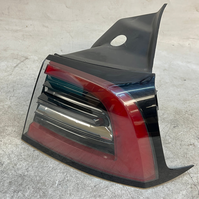 Tesla Model Y Right/Passenger Side Outer Tail Light 1502087-00-D