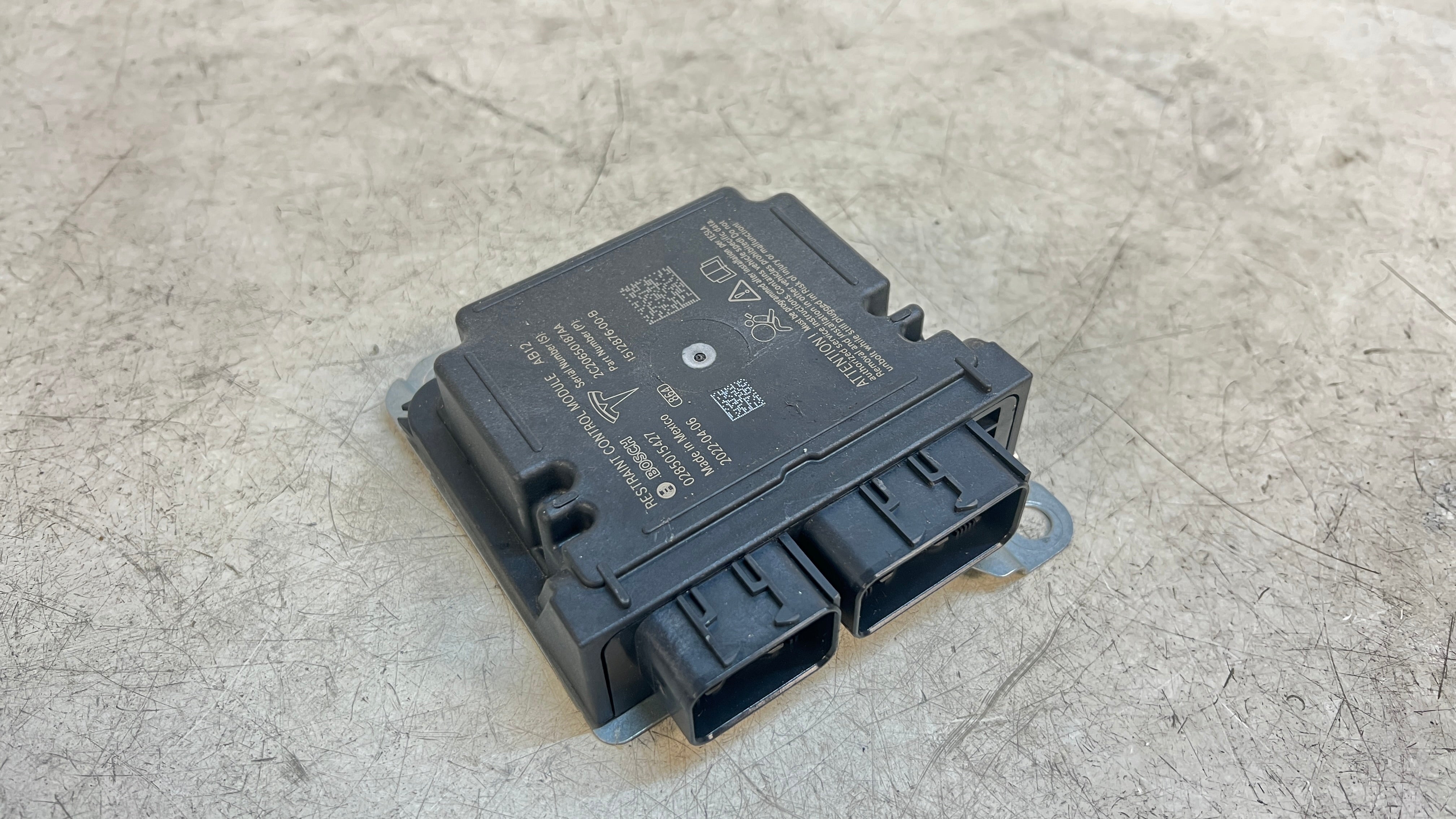 Tesla Model Y Restraint Airbag Control Module 1512876-00-B *NOTE ...
