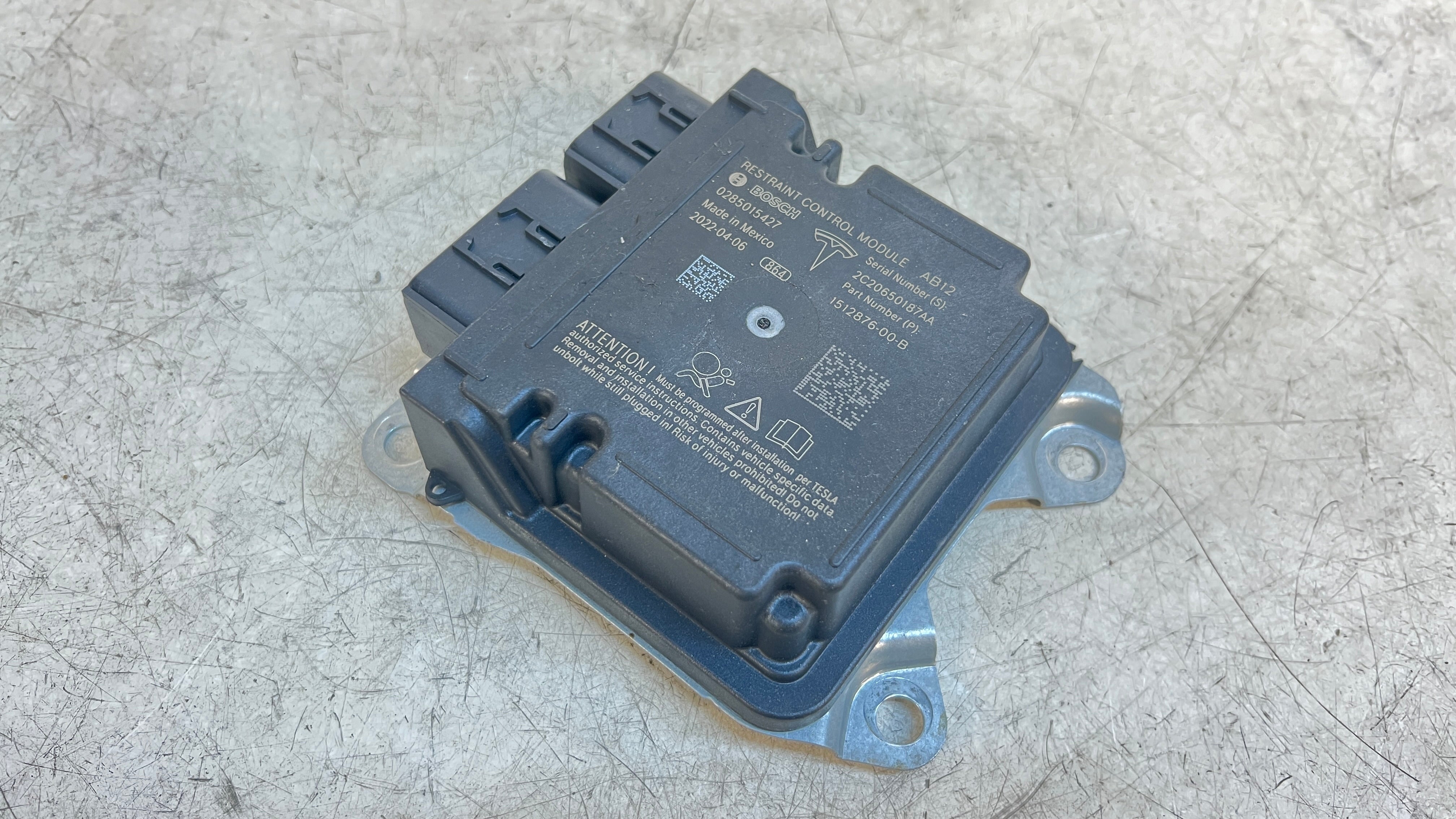 Tesla Model Y Restraint Airbag Control Module 1512876 00 B NOTE