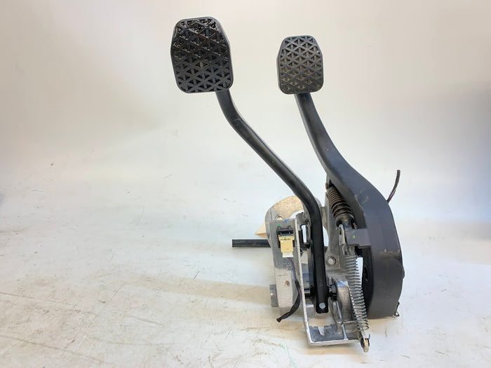 BMW F32 F33 F36 F30 F31 F34 4 & 3 Series Manual Transmission Clutch/Brake Pedals 35316761310/35006859640