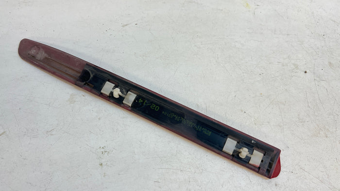 BMW E46 COUPE/CONVERTIBLE REAR QUARTER TRIM MOULDING RIGHT IMOLA RED 51137001042 *DAMAGED*