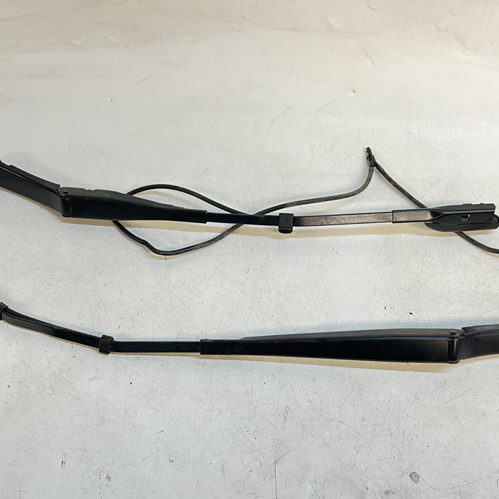 Tesla Model Y Left & Right Windshield Wiper Arms 1490249-00-C / 1490246-00-C