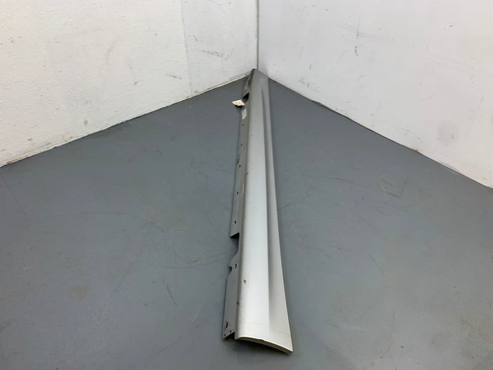 BMW E90 E91 335xi 330xi 328xi 325xi Sedan/Wagon LCI M Sport Driver Side Skirt Door Sill Titanium Silver 51772147271 *Damaged*