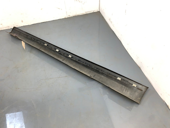 BMW E90 E91 335i 328i LCI M Sport Sedan/Wagon Passenger Side Skirt Door Sill Titanium Silver 51772147274 *Damaged*