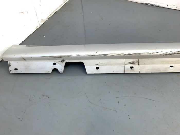 BMW E90 E91 335i 328i LCI M Sport Sedan/Wagon Passenger Side Skirt Door Sill Titanium Silver 51772147274 *Damaged*