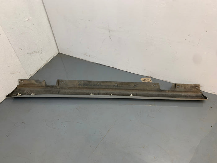 BMW E90 E91 335i 328i LCI M Sport Sedan/Wagon Passenger Side Skirt Door Sill Titanium Silver 51772147274 *Damaged*