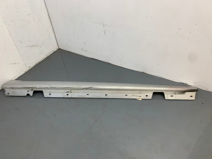 BMW E90 E91 335i 328i LCI M Sport Sedan/Wagon Passenger Side Skirt Door Sill Titanium Silver 51772147274 *Damaged*