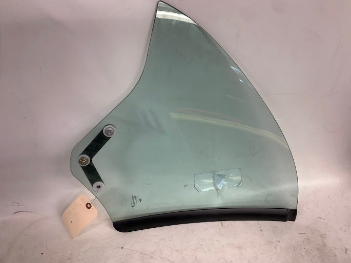 Bmw E46 Convertable Left Rear Glass Panel *Minor Scratches*