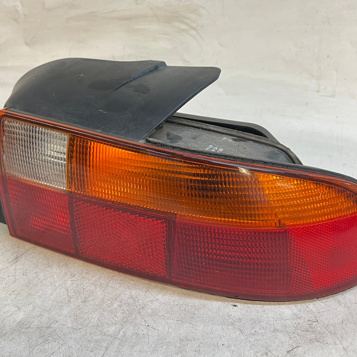 BMW Z3 Pre-Facelift Right/Passenger Side Tail Light 63218389714 *NOTE*