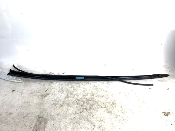 2002-2005 Honda EP3 Civic SiR Windshield Plastic Trim Right 73152S5S *Damaged*