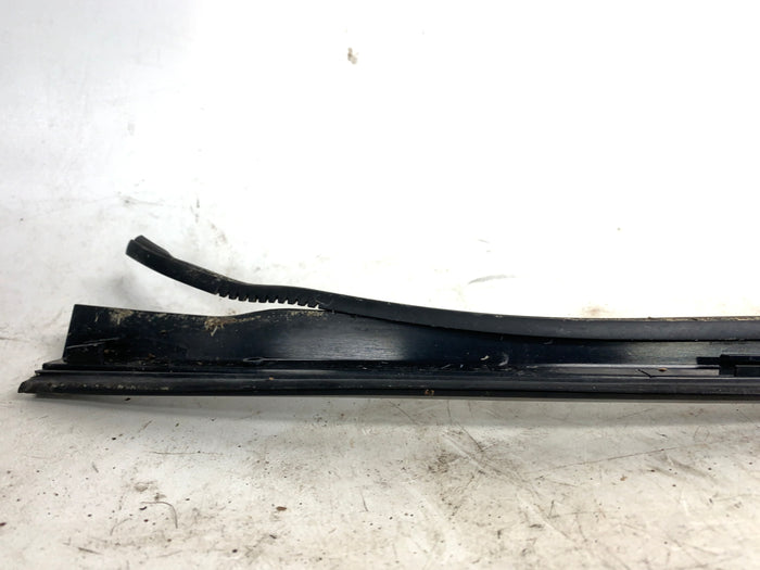 2002-2005 Honda EP3 Civic SiR Windshield Plastic Trim Right 73152S5S *Damaged*