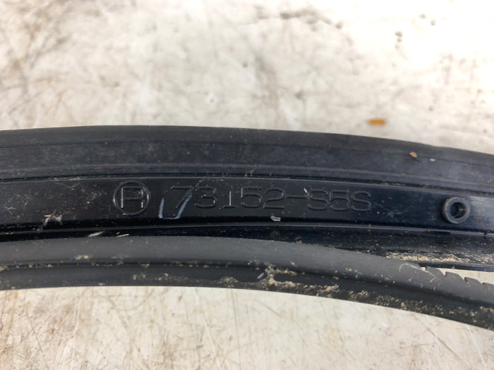 2002-2005 Honda EP3 Civic SiR Windshield Plastic Trim Right 73152S5S *Damaged*