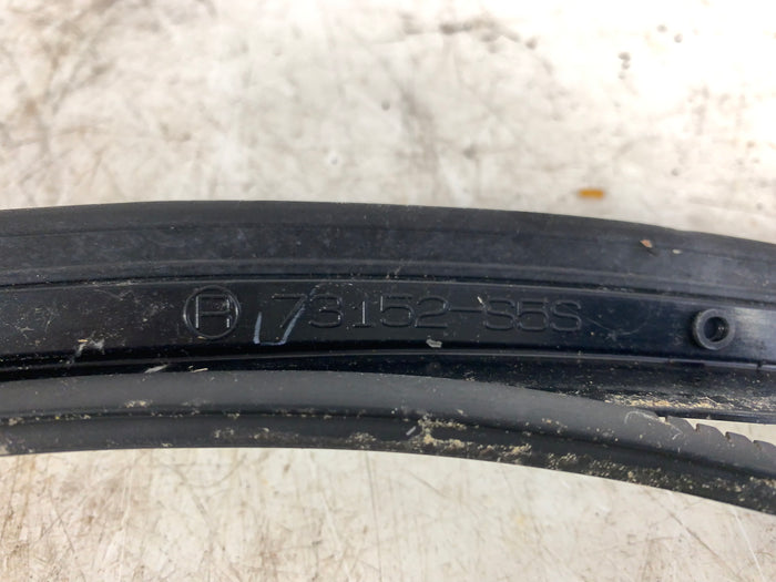 2002-2005 Honda EP3 Civic SiR Windshield Plastic Trim Right 73152S5S *Damaged*