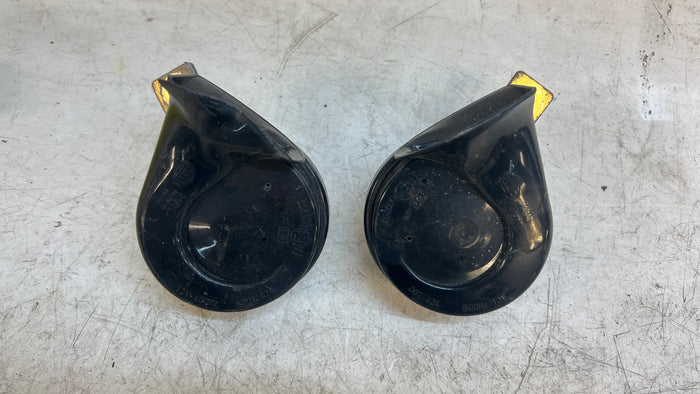 BMW Z3 HORNS (PAIR) 61338407730 / 61338407739