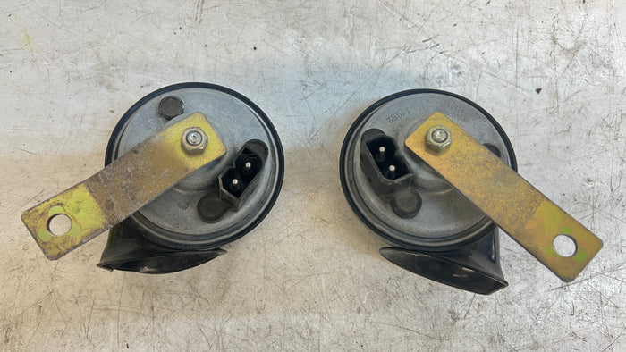 BMW Z3 HORNS (PAIR) 61338407730 / 61338407739